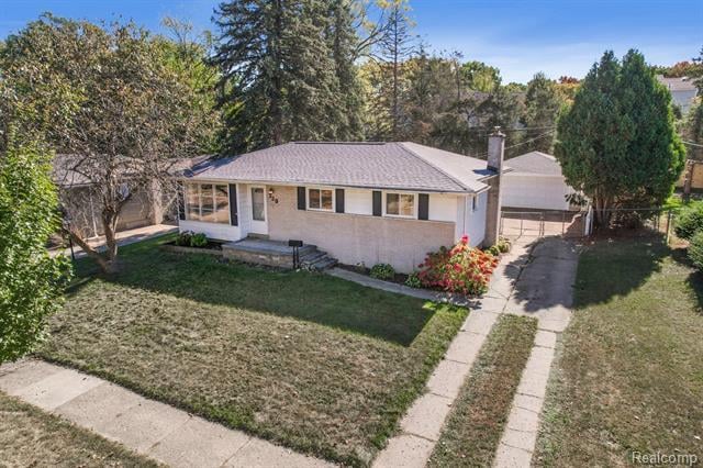 front view picture of 723 Sweetbriar, Milford, MI. 48381