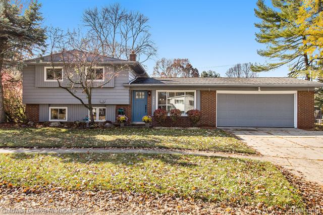 front view picture of 2646 Pinto Dr, Commerce Township, MI. 48382