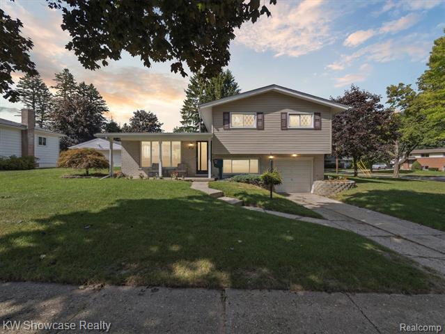 front view picture of 714 Sweetbriar, Milford, MI. 48381