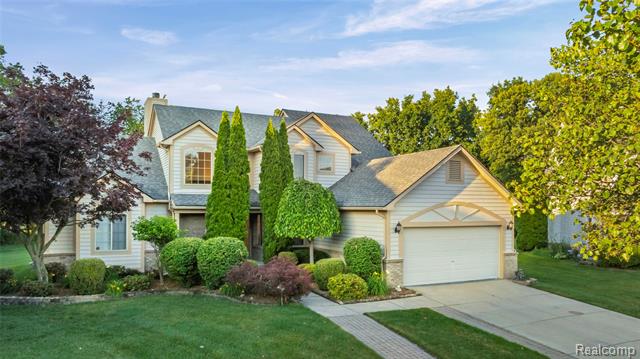 front view picture of 2741 Greenlawn Ave, Commerce Township, MI. 48382