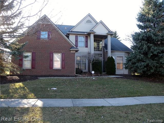 front view picture of 5139 Birkdale Dr, Commerce Township, MI. 48382