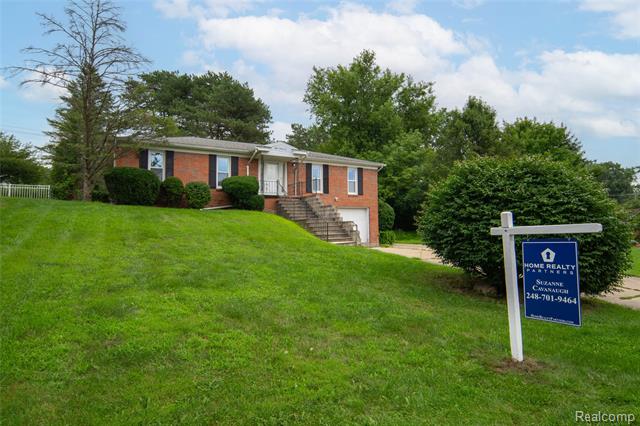 front view picture of 846 1St St, Milford, MI. 48381