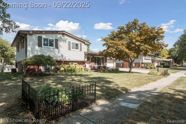 front view picture of 8700 Ringwood Dr, Commerce Township, MI. 48382