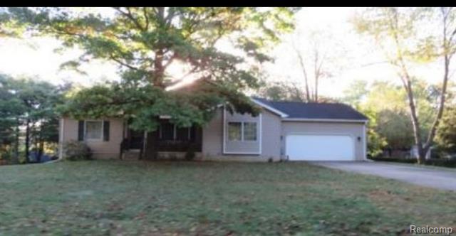 front view picture of 562 Half Acre Dr, Milford, MI. 48380