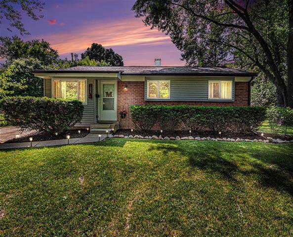 front view picture of 1025 Queen Ct, Milford, MI. 48381