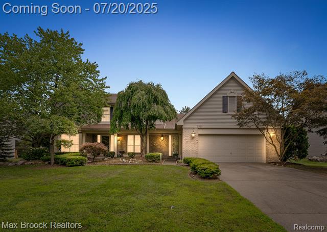 front view picture of 2915 Greenbrooke Ln, West Bloomfield, MI. 48324