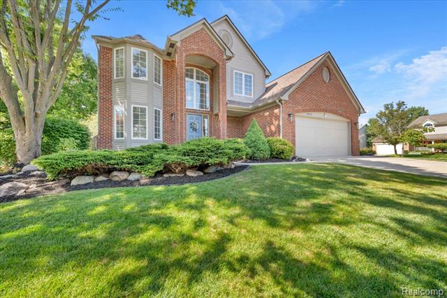 front view picture of 5365 Seminole Ct, Commerce Township, MI. 48382