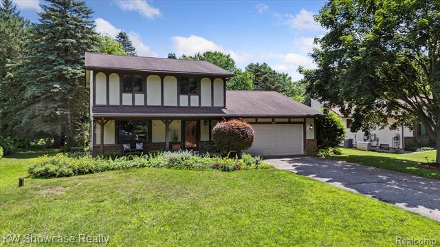 front view picture of 5224 Kristi Ln, Commerce Township, MI. 48382