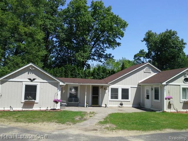front view picture of 2481 Greenlawn Ave, Commerce Township, MI. 48382
