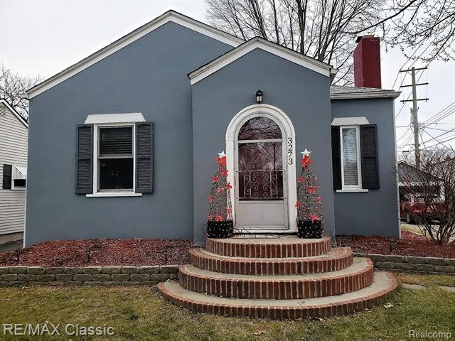 front view picture of 3273 Millwall Ave, Keego Harbor, MI. 48320