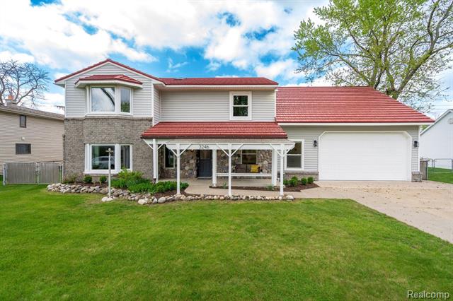 front view picture of 3246 Millwall Ave, Keego Harbor, MI. 48320