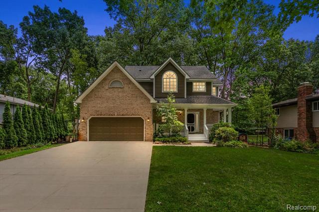 front view picture of 2475 Horace St, West Bloomfield, MI. 48324