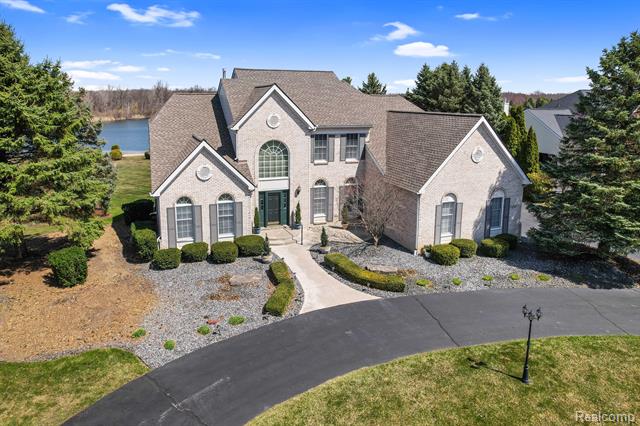 front view picture of 3068 Exeter Dr, Milford, MI. 48380