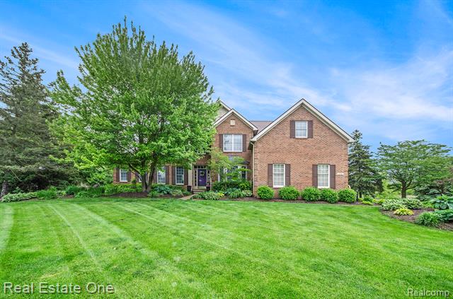front view picture of 3088 Exeter Dr, Milford, MI. 48380