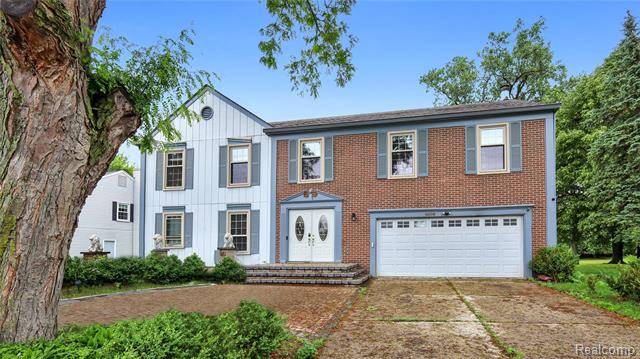 front view picture of 6596 Corral Ct, West Bloomfield, MI. 48324