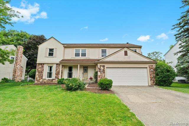 front view picture of 2366 Harness, West Bloomfield, MI. 48324