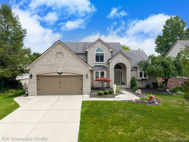 front view picture of 2424 Ivy Hill Dr, Commerce Township, MI. 48382