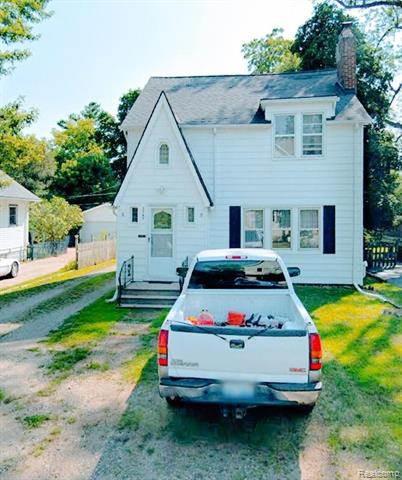 front view picture of 2363 Hester Ct, Keego Harbor, MI. 48320
