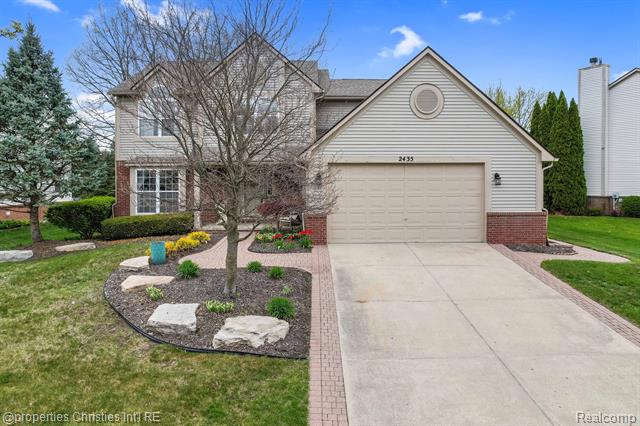 front view picture of 2435 Ivy Hill Dr, Commerce Township, MI. 48382