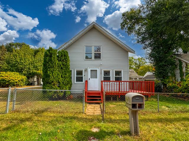 front view picture of 2329 Fordham St, Keego Harbor, MI. 48320