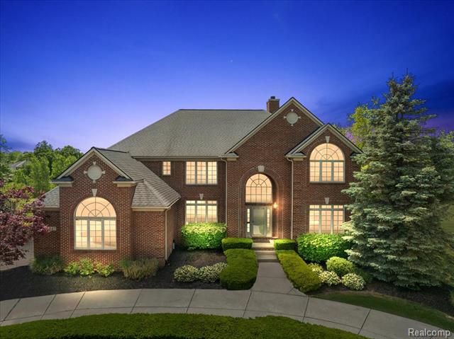 front view picture of 5847 Majestic Oaks Dr, Commerce Township, MI. 48382