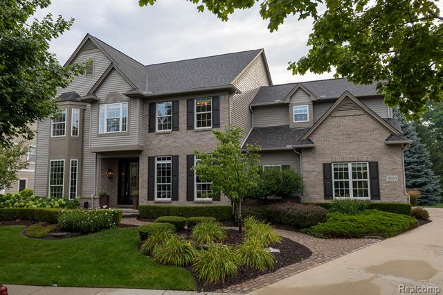 front view picture of 4910 Knollcrest Ct, Commerce Township, MI. 48382