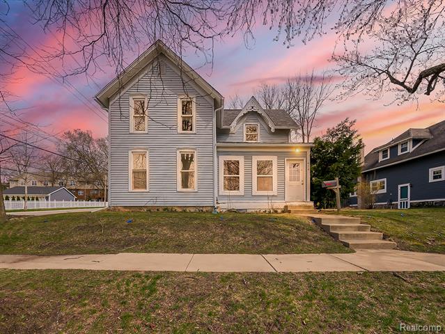 front view picture of 654 Hickory St, Milford, MI. 48381