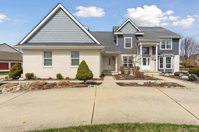 front view picture of 2897 Treyburn Ln, West Bloomfield, MI. 48324