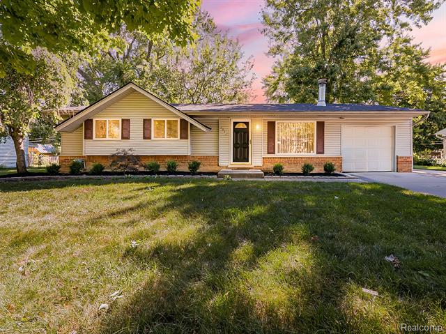 front view picture of 2831 Orenda St, Commerce Township, MI. 48382