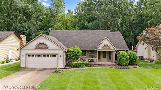front view picture of 9523 Chaumont Dr, Commerce Township, MI. 48382