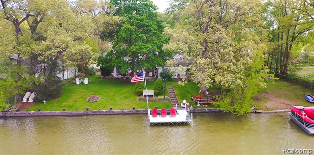 front view picture of 1786 Point St, Commerce Township, MI. 48382