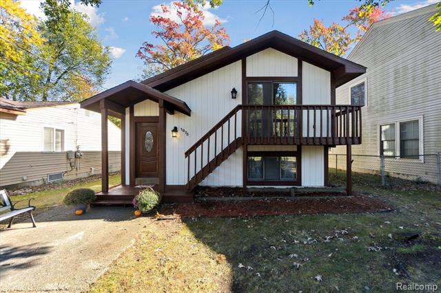 front view picture of 1975 Oldtown Ave, West Bloomfield, MI. 48324