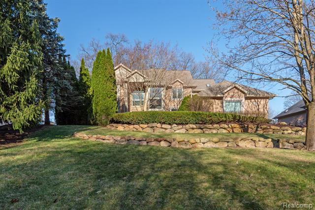 front view picture of 6060 Turnberry Dr, Commerce Township, MI. 48382
