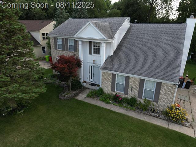 front view picture of 1844 Poppleton Dr, West Bloomfield, MI. 48324