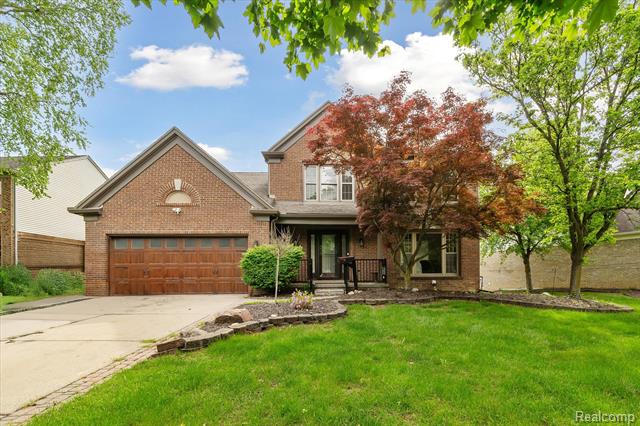 front view picture of 1869 Midchester Dr, West Bloomfield, MI. 48324