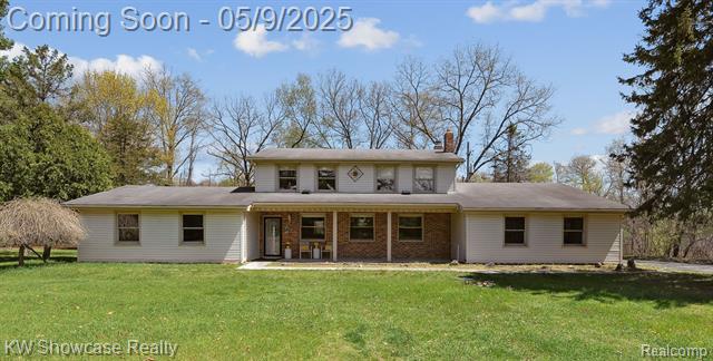 front view picture of 2050 Rowe Rd, Milford, MI. 48380