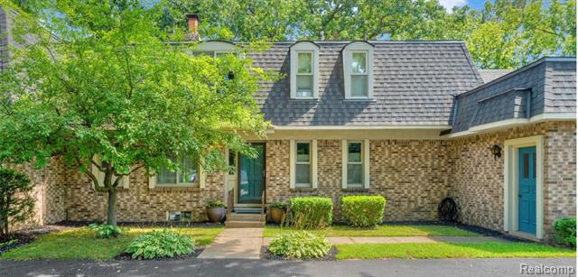 front view picture of 6130 Carroll Lake Rd, Commerce Township, MI. 48382