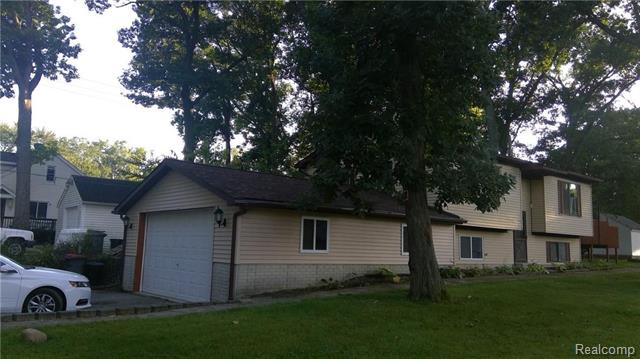 front view picture of 1878 Oldtown Ave, West Bloomfield, MI. 48324
