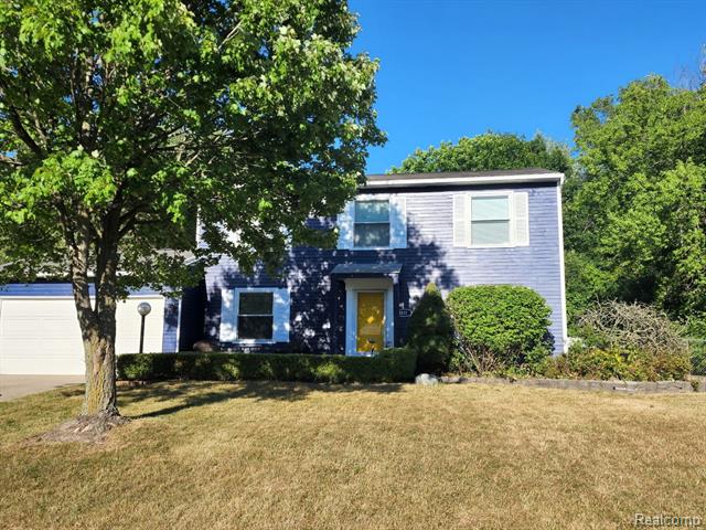 front view picture of 1811 Henbert Rd, West Bloomfield, MI. 48324