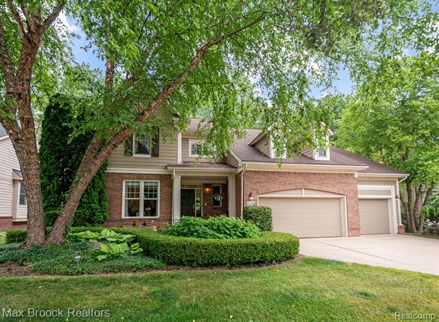 front view picture of 6144 Strawberry Cir, Commerce Township, MI. 48382