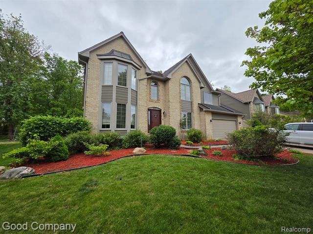 front view picture of 5893 Christina Dr, West Bloomfield, MI. 48324