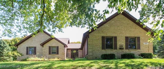 front view picture of 3163 Mystic Valley Dr, White Lake, MI. 48383