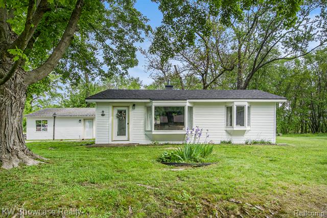 front view picture of 1701 Marylestone Dr, West Bloomfield, MI. 48324