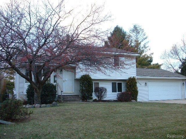 front view picture of 2130 Aldwin Dr, West Bloomfield, MI. 48324