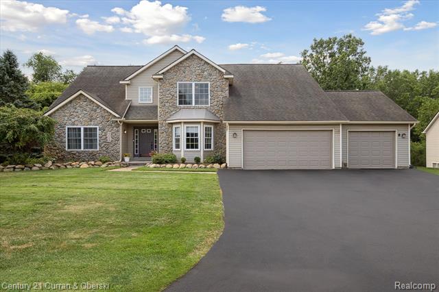 front view picture of 4025 Forest Edge Dr, Commerce Township, MI. 48382