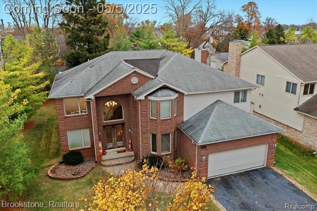 front view picture of 2115 Aldwin Dr, West Bloomfield, MI. 48324