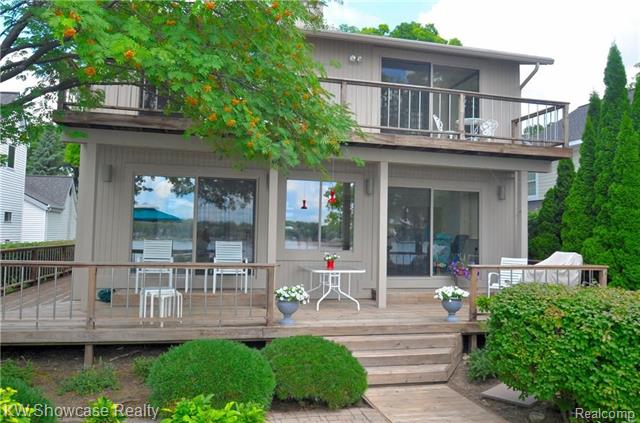 front view picture of 7107 Locklin, West Bloomfield, MI. 48324