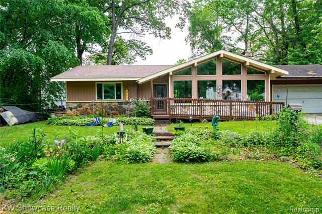 front view picture of 1845 Portlock Ave, Commerce Township, MI. 48382