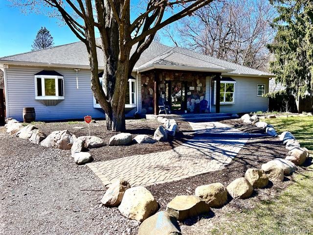 front view picture of 3040 Delrose St, Milford, MI. 48380