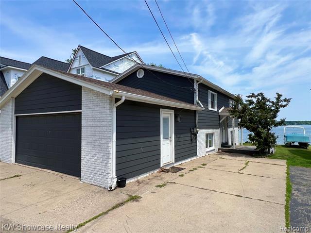 front view picture of 1869 Union Lake Rd, Commerce Township, MI. 48382